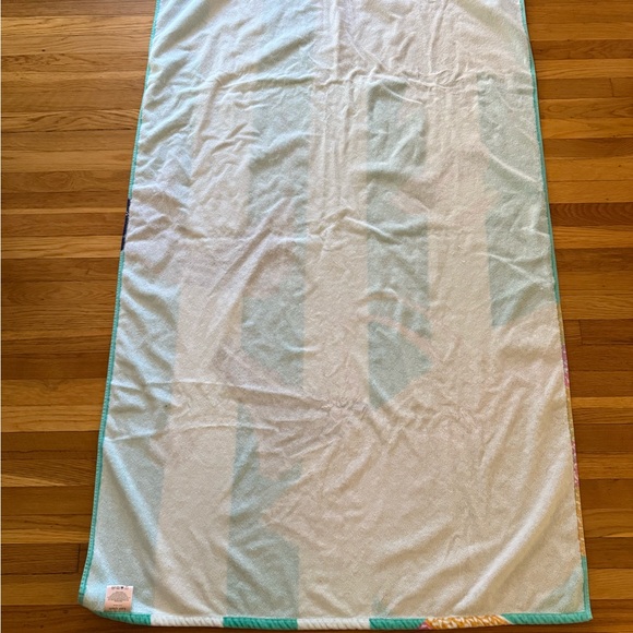 Kate Spade Striped Oversized Beach Towel with Bikini and Accessories - Picture 3 of 4